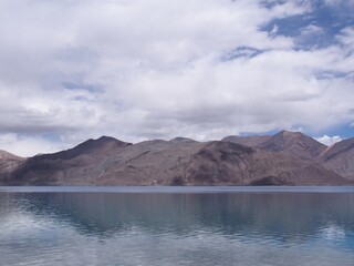 Beautiful lake and magnificent blue skies and mountains, Pangong tso (Lake), Durbuk, Leh, Ladakh, Jammu and Kashmir, India
