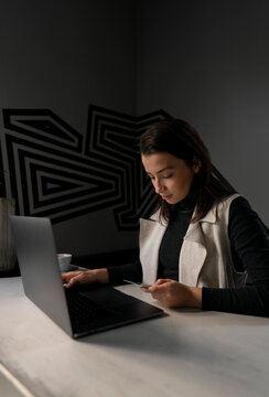 Woman shopping online