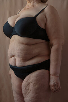 Crop chubby lady in black lingerie