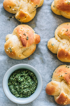 Garlic knots