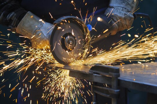 Cutting a steel plate with an angle grinder