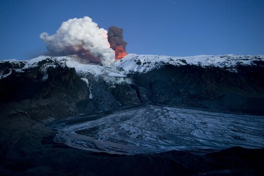 Ash cloud of the Eyjafjallajoekull volcano, steam plume from the lava flow in Gigjoekull glacier tongue, and exit point of the previous flood, Gigjoekull, Iceland, Europe