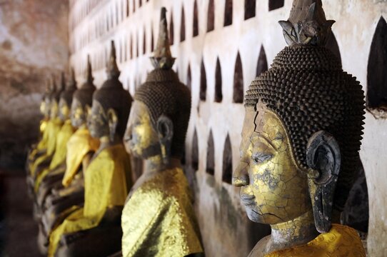 Many antique Buddhas in an ancient temple, Wat Sisaket, Vientiane, Laos, Southeast Asia, Asia
