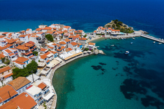 Greece, Kokkari, Aerial view of coastal town in summer