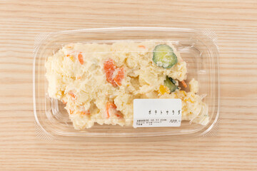 スーパーのポテトサラダ