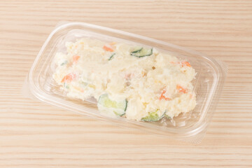 スーパーのポテトサラダ