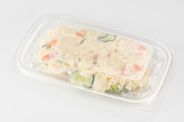 スーパーのポテトサラダ
