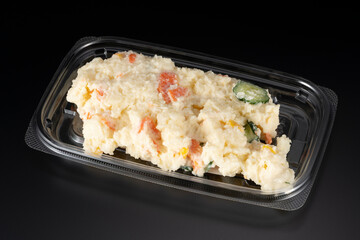 スーパーのポテトサラダ