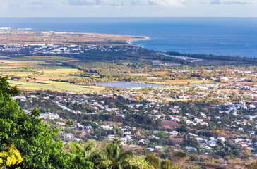 Vue de la ville de l’Etang-Salé-les-Hauts, île de La Réunion 