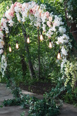Wedding flowers in an arch with bulbs