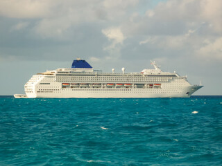Traumreise Karibikkreuzfahrt mit Kreuzfahrtschiff - Dream holiday and vacation on Caribbean cruise...