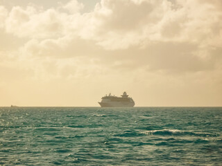 Traumreise Karibikkreuzfahrt mit Kreuzfahrtschiff - Dream holiday and vacation on Caribbean cruise...