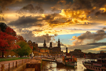 Dresden Frauenkirche Zwinger Deutschland Kreuzkirche Fürstenzug Elbe 