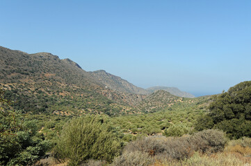 Fototapeta na wymiar Le cap Saint-Jean vu depuis Épano Pinai près d'Élounda en Crète