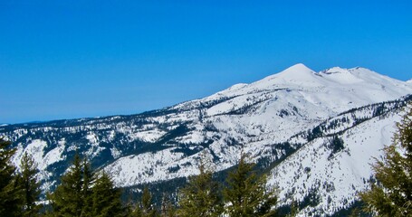Obraz premium snow covered mountains in winter