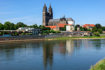 Dom und Elbe in Magdeburg, Sachsen Anhalt