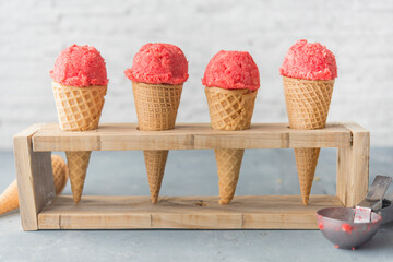 THE BEST STRAWBERRY ICE CREAM RECIPE