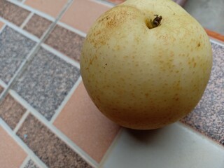 pear that has a yellow color on the outer skin