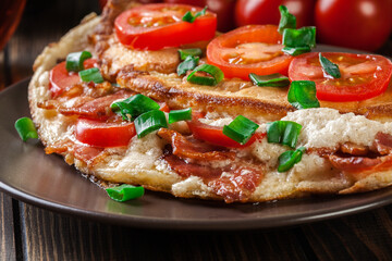 Omelette with bacon and tomatoes