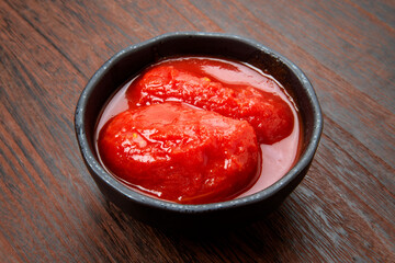 缶詰のホールトマト