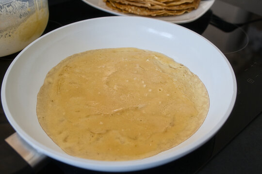 Pfannkuchensuppe bilder – Bläddra bland 178 stockfoton, vektorer och ...