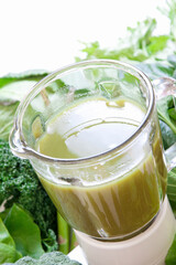 ジューサーと緑黄色野菜