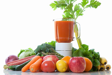 ジューサーと野菜果物の集合写真