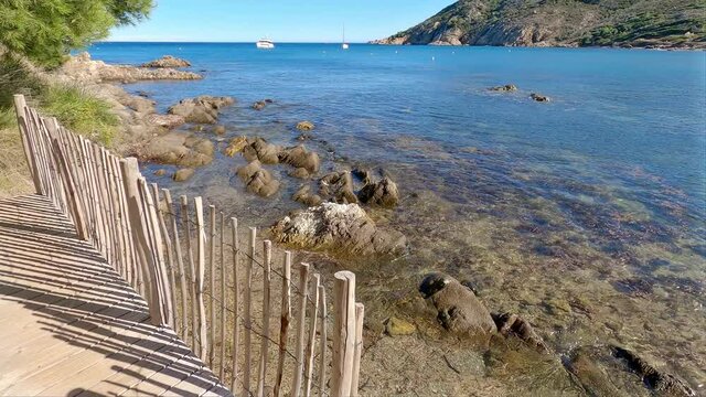 Sentier du littoral m&eacute;diterran&eacute;en