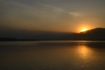 Fototapeta na wymiar Beautiful sunrise over the horizon