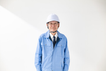 作業着のシニア男性