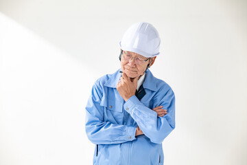 作業着のシニア男性