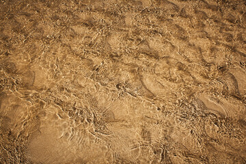 Clean water making patterns