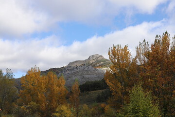 Obraz premium Castilla y León. León. Villayandre Ninguna belleza de primavera o de verano tiene tanta gracia como yo he visto en una cara otoñal. (John Donne)