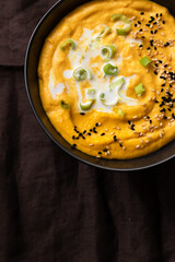 Vegan carrot soup with ginger 