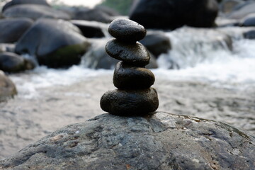 The neatly arranged stones, the background of the rushing river water