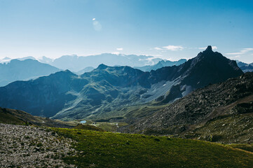 Obraz premium Panorama sur les montagnes alpines en France