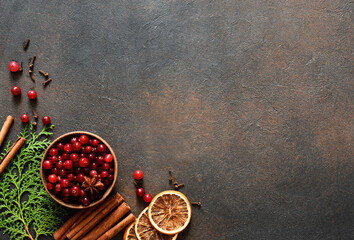 Christmas decoration with punch ingredients: cranberry, cinnamon and spices.