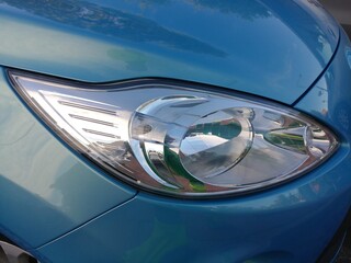 lampa samochodowa przednia światło auto biała © Piotr