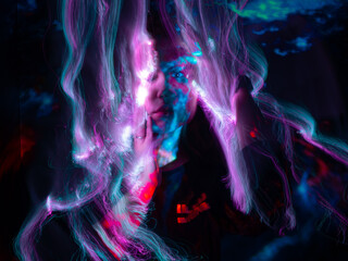 Obraz premium lightpainting portrait, new art direction, long exposure photo without photoshop, light drawing at long exposure