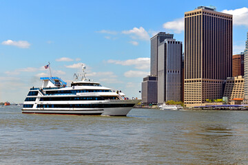 Cruise Hornblower Yacht Infinity in New York City