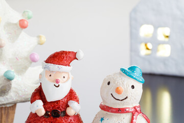 サンタクロースとスノーマン（クリスマスイブのイメージ）