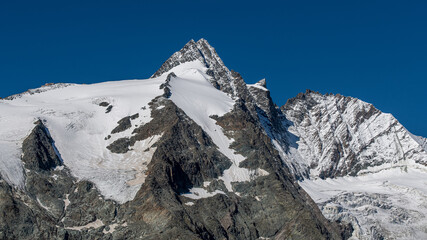 Gipfel des Großglockner, 3798 m, höchster Berg Österreichs, Europa, bei strahlend blauem Himmel