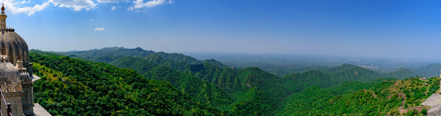 Fototapeta na wymiar Panoramic view of Aravalli mountain range from Kumbhalgarh fort, Rajasthan, India.