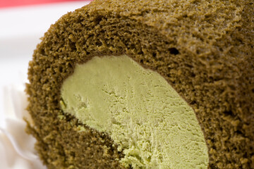 抹茶ロールケーキ