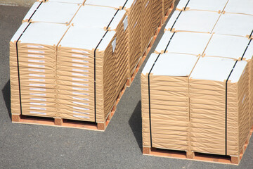 倉庫から出荷準備された荷物