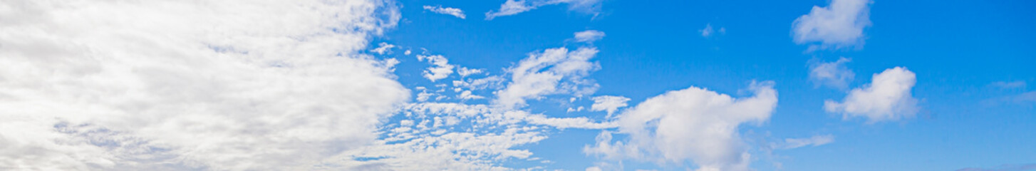 Obraz na płótnie Canvas Image of a partly cloudy and partly clear sky during the day