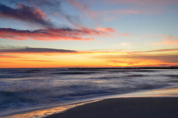 Abendrot im Herbst am Strand von der Insel Usedom 