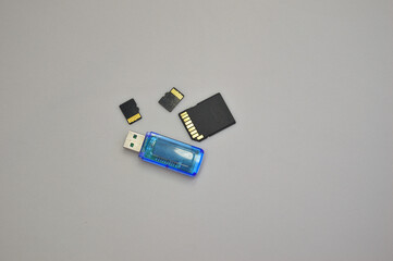 Card reader For reading data from a memory card.