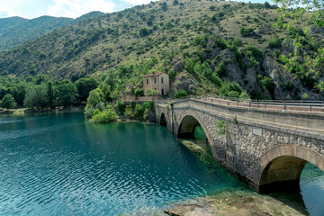 Fototapeta na wymiar old bridge over the lake