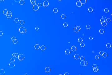 青バックのシャボン玉